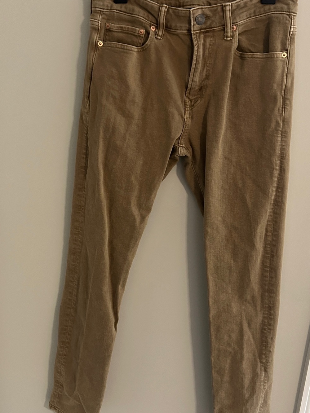 Men’s Size 30x34 American Eagle Khaki Colored Jeans